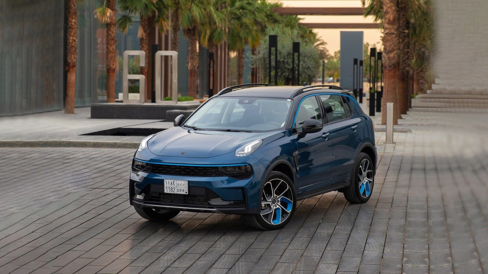 lynkco01anhvinhxdomc 4 Lynk & Co 01